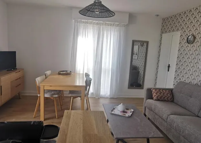 Chez Brigitte, Apartment *